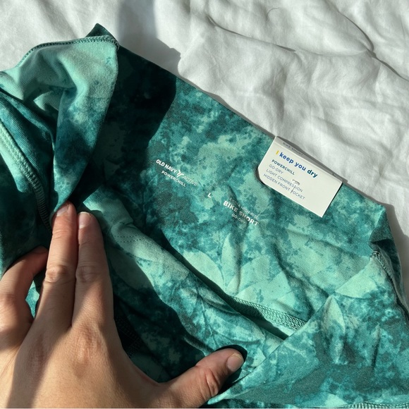 NWT Old Navy Powerchill Shorts - Picture 2 of 3